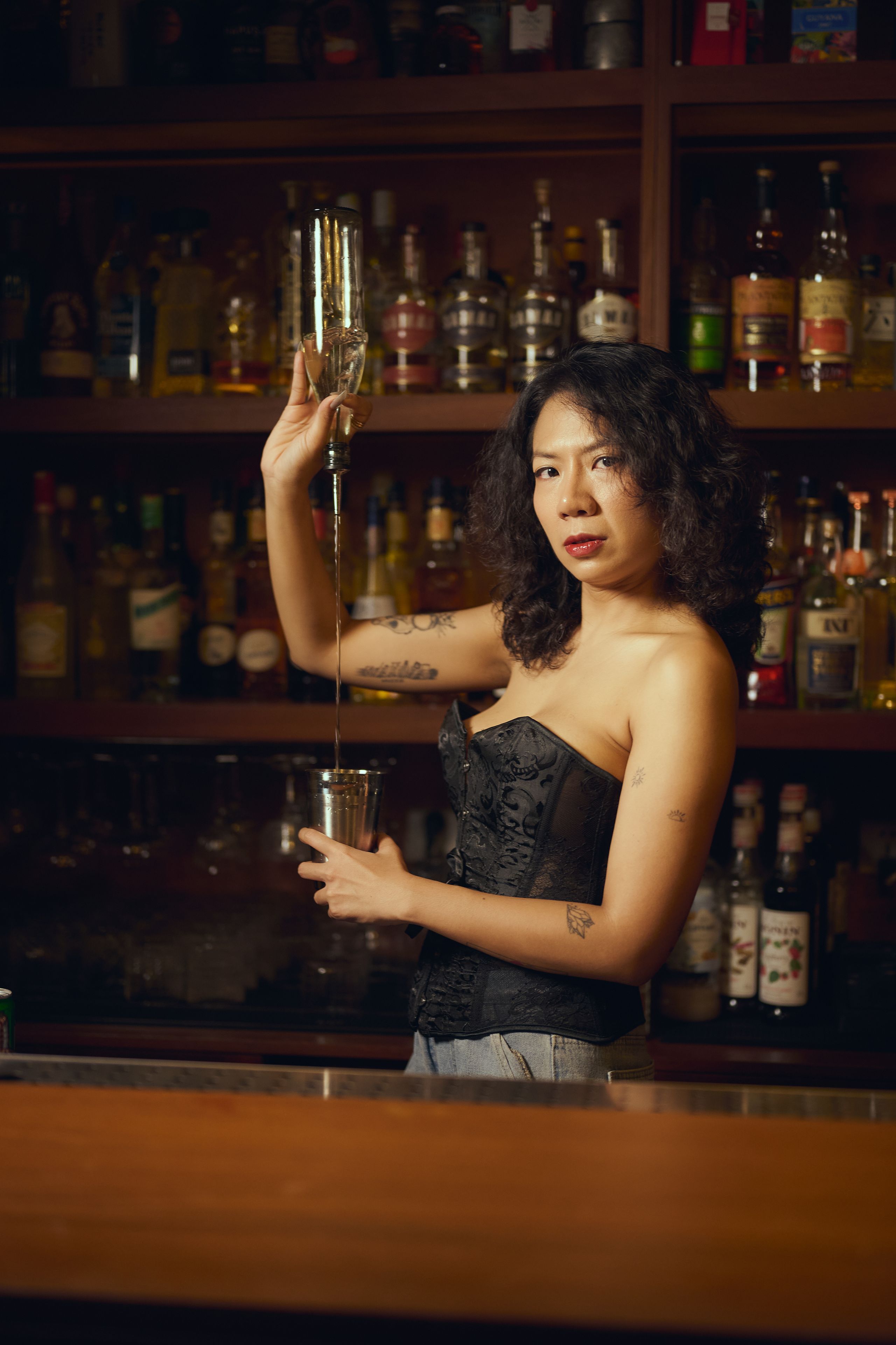 Nel, Kravat Bartender