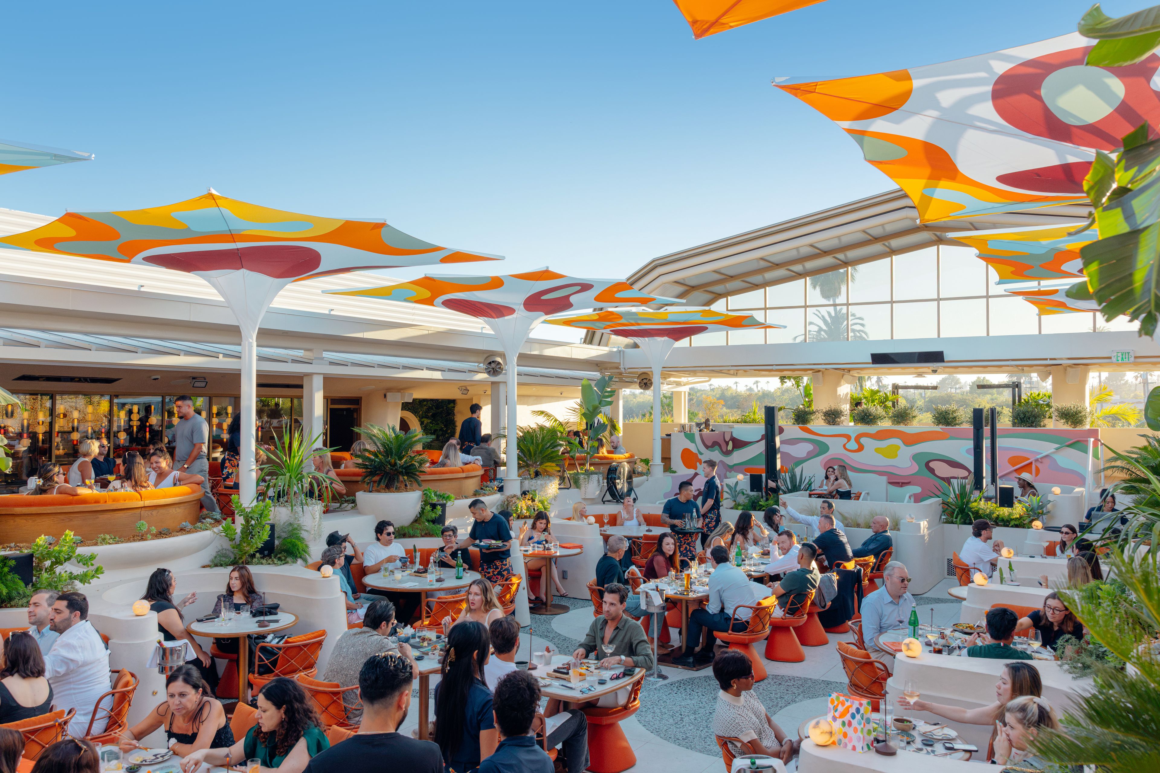 SUSHISAMBA LOS ANGELES Restaurant with guests
